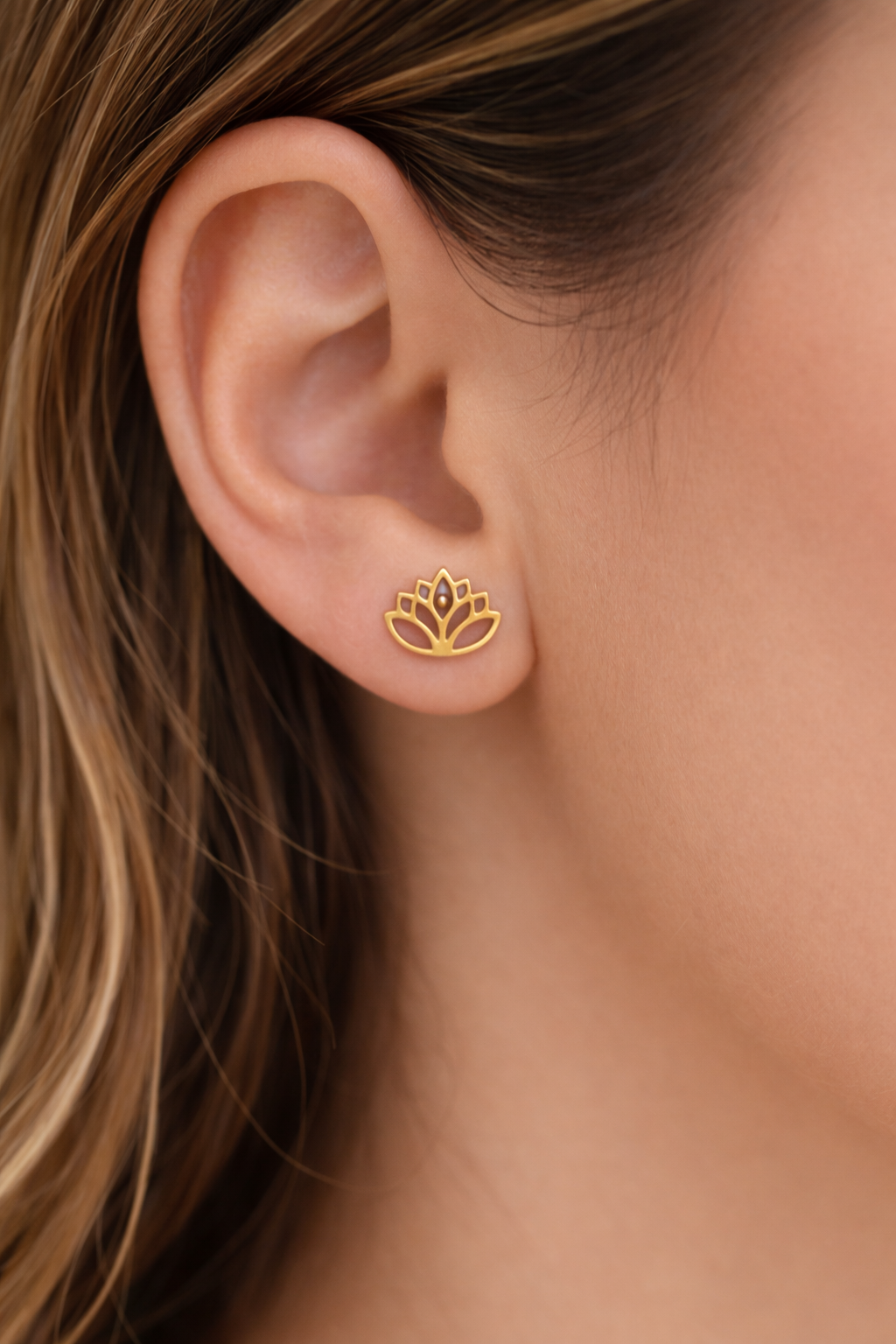 Paslanmaz çelik Lotus Çivi Küpe – Minimal Zarif Kadın Küpe Modeli